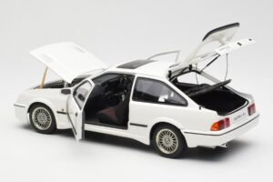 Ford Sierra RS Cosworth Vit AUTOart 1:18 72862 Metall — bild 5 av 8