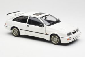Ford Sierra RS Cosworth Vit AUTOart 1:18 72862 Metall — bild 6 av 8