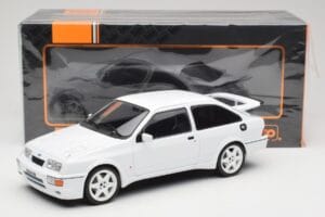 Ford Sierra RS Cosworth Vit IXO 1:18 18CMC121 Metall — bild 6 av 6