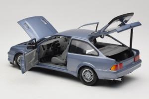 Ford Sierra RS Cosworth Blå Minichamps 1:18 150084002 Metall — bild 5 av 8