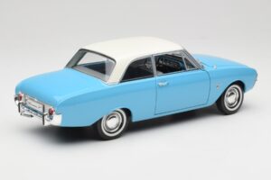 Ford Taunus 12M P1 Taunus Blue Revell 1:18 08880 Metall — bild 3 av 8