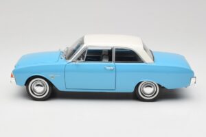 Ford Taunus 12M P1 Taunus Blue Revell 1:18 08880 Metall — bild 4 av 8