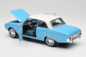 Ford Taunus 12M P1 Taunus Blue Revell 1:18 08880 Metall — bild 5 av 8