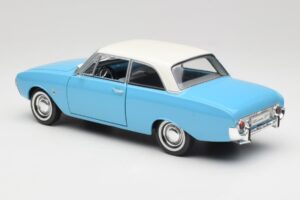 Ford Taunus 12M P1 Taunus Blue Revell 1:18 08880 Metall — bild 7 av 8