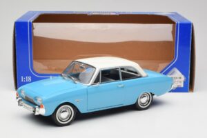 Ford Taunus 12M P1 Taunus Blue Revell 1:18 08880 Metall — bild 8 av 8