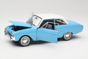 Ford Taunus 17M P2 Blå Revell 1:18 08817 Metall — bild 2 av 8