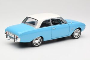 Ford Taunus 17M P2 Blå Revell 1:18 08817 Metall — bild 3 av 8