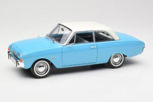 Ford Taunus 17M P2 Blå Revell 1:18 08817 Metall