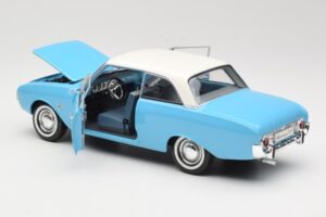Ford Taunus 17M P2 Blå Revell 1:18 08817 Metall — bild 5 av 8