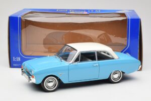 Ford Taunus 17M P2 Blå Revell 1:18 08817 Metall — bild 8 av 8