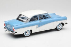 Ford Taunus 17M P2 Ljusblå & Vit BoS Models 1:18 BOS019 Metall — bild 2 av 6