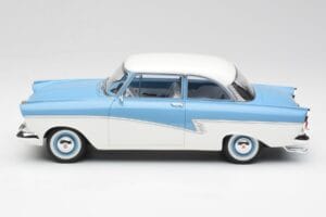 Ford Taunus 17M P2 Ljusblå & Vit BoS Models 1:18 BOS019 Metall — bild 3 av 6