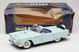 Ford Thunderbird Grön Revell 1:18 8804-G1 Metall — bild 8 av 8