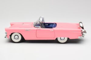 Ford Thunderbird Rosa Revell 1:18 8804 Metall — bild 4 av 8