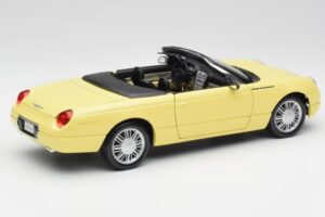 Ford Thunderbird Show Car Gul Maisto 1:18 50335 Metall — bild 3 av 8