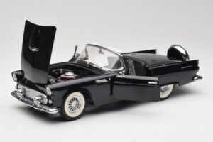 Ford Thunderbird Cabriolet Svart Revell 1:18 8818-M1 Metall — bild 2 av 8