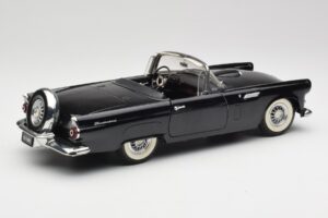 Ford Thunderbird Cabriolet Svart Revell 1:18 8818-M1 Metall — bild 3 av 8