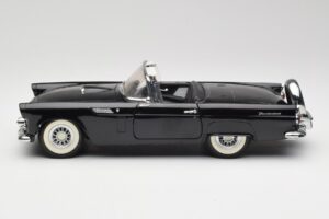 Ford Thunderbird Cabriolet Svart Revell 1:18 8818-M1 Metall — bild 4 av 8