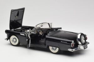 Ford Thunderbird Cabriolet Svart Revell 1:18 8818-M1 Metall — bild 5 av 8