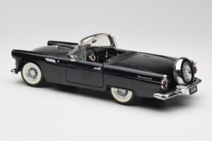 Ford Thunderbird Cabriolet Svart Revell 1:18 8818-M1 Metall — bild 7 av 8