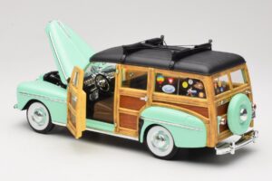 Ford Woody Panel Wagon Mintgrön Road Signature 1:18 20028 Metall — bild 5 av 8