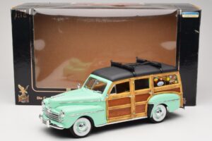 Ford Woody Panel Wagon Mintgrön Road Signature 1:18 20028 Metall — bild 8 av 8