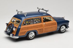 Ford Woody Station Wagon Bayview Blue Surf Shop Motor City 1:18 60002 Metall — bild 3 av 8