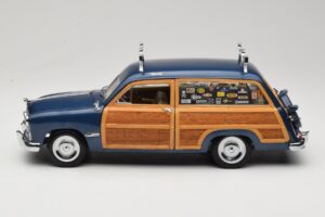 Ford Woody Station Wagon Bayview Blue Surf Shop Motor City 1:18 60002 Metall — bild 4 av 8