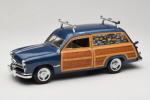 Ford Woody Station Wagon Bayview Blue Surf Shop Motor City 1:18 60002 Metall