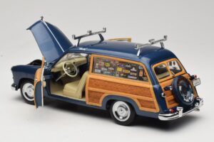 Ford Woody Station Wagon Bayview Blue Surf Shop Motor City 1:18 60002 Metall — bild 5 av 8