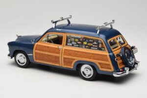Ford Woody Station Wagon Bayview Blue Surf Shop Motor City 1:18 60002 Metall — bild 7 av 8