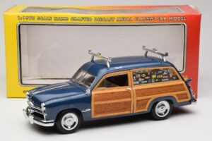 Ford Woody Station Wagon Bayview Blue Surf Shop Motor City 1:18 60002 Metall — bild 8 av 8