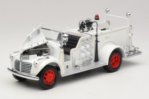 GMC Brandbil Vit Road Signature 1:18 20068 Metall — bild 2 av 9