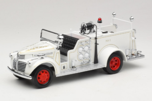 GMC Brandbil Vit Road Signature 1:18 20068 Metall