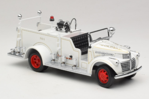 GMC Brandbil Vit Road Signature 1:18 20068 Metall — bild 6 av 9