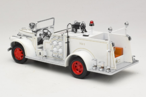 GMC Brandbil Vit Road Signature 1:18 20068 Metall — bild 7 av 9