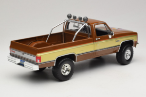 GMC K-2500 Sierra Grande Brun GreenLight 1:18 13560 Metall — bild 3 av 8