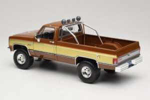 GMC K-2500 Sierra Grande Brun GreenLight 1:18 13560 Metall — bild 7 av 8