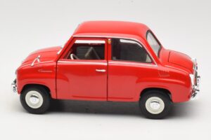 Goggomobil T 250 Röd Revell 1:18 8952 Metall — bild 3 av 7