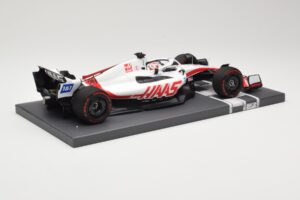 Haas VF-22 #20 K. Magnussen Bahrain GP 2022 Minichamps 1:18 117220120 Metall — bild 3 av 6