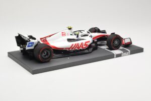 Haas VF-22 #47 M. Schumacher Bahrain GP 2022 Minichamps 1:18 117220147 Metall — bild 3 av 6
