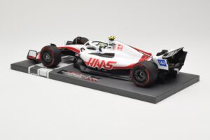 Haas VF-22 #47 M. Schumacher Bahrain GP 2022 Minichamps 1:18 117220147 Metall — bild 5 av 6