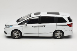 Honda Elysion Vit OEM 1:18 430056 Metall — bild 4 av 8