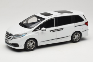 Honda Elysion Vit OEM 1:18 430056 Metall