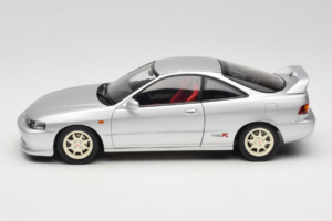 Honda Integra Type R DC2 Pre-Facelift Vogue Silver Metallic MotorHelix 1:18 M85202 Metall — bild 4 av 8