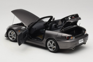 Honda S2000 AP2 Type S Moon Rock Metallic MotorHelix 1:18 M85111 Metall — bild 6 av 9