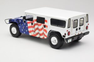 Hummer H1 AM General Gore-Lieberman Humvee America Exoto 1:18 1807 Metall — bild 7 av 8