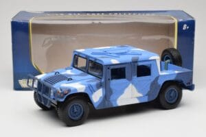 Hummer H1 Humvee Blå & Vit Motormax 1:18 73157 Metall — bild 8 av 8