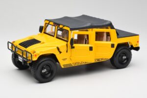 Hummer H1 Soft Top Gul Maisto 1:18 56041 Metall — bild 2 av 8