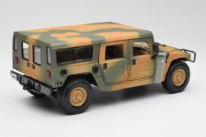 Hummer H1 Station Wagon Military Maisto 1:18 56049 Metall — bild 3 av 8